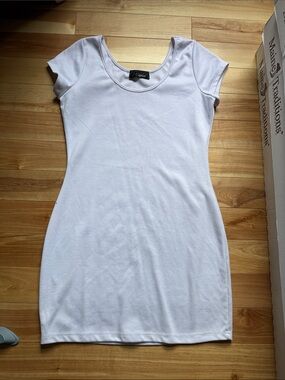 White Scoop Neck Short Sleeve Bodycon Dress